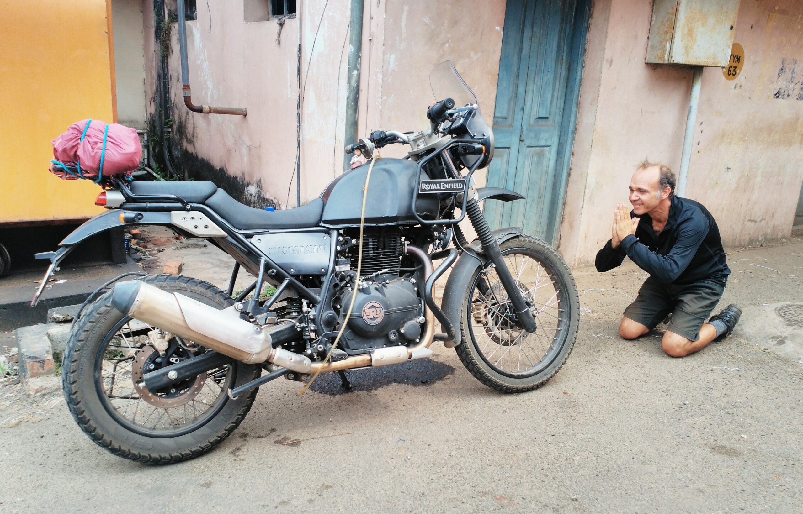 [Mango con moto y tren] Historietas de India en moto